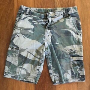 Wrangler chino camo cargo shorts, size 16.